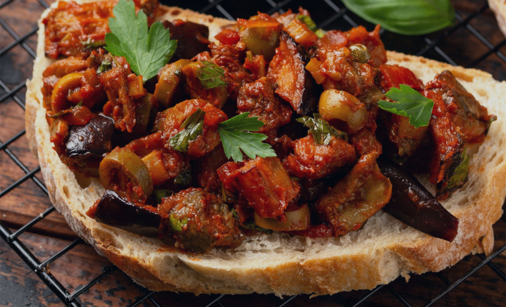 Crostini con caponata