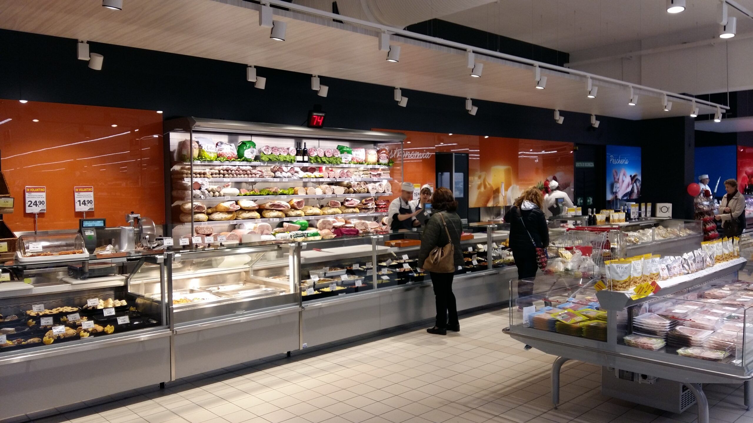 Interno negozio: 73 – FRIULMARKET FELETTO