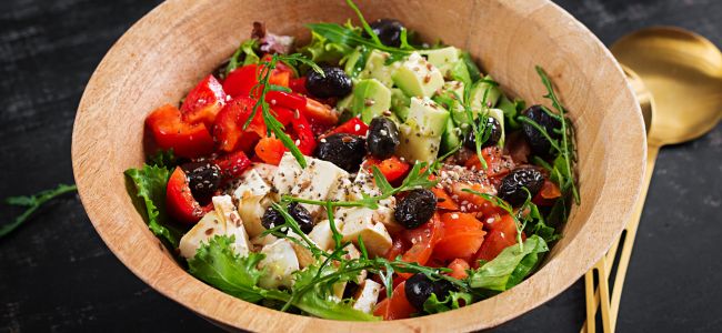 Insalata di Verdure Croccanti, Olive Verdi di Nocellara del Belice e Mozzarella