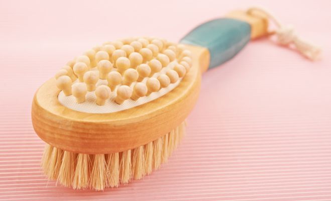 Pulizie di primavera: inizia dal body brushing