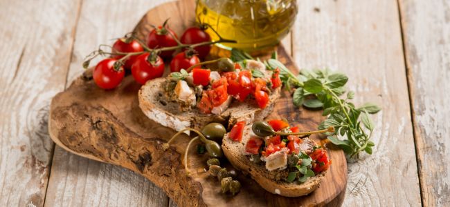 Tris di Crostini Mediterranei