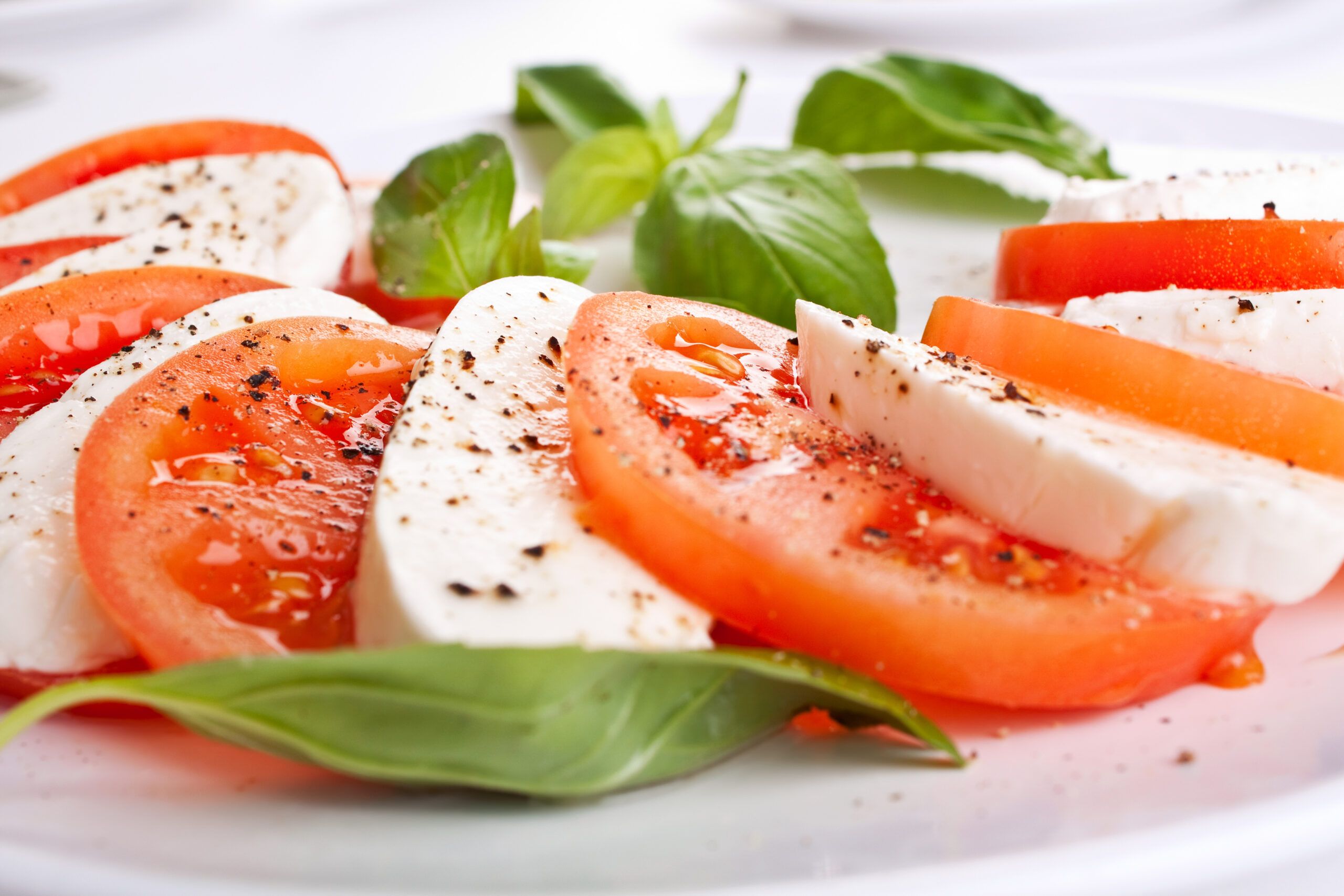 Insalata Caprese con Ciliegie di Mozzarella