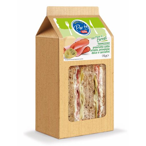Tramezzino con pane ai cereali, prosciutto cotto arrosto, provolone dolce e carciofini