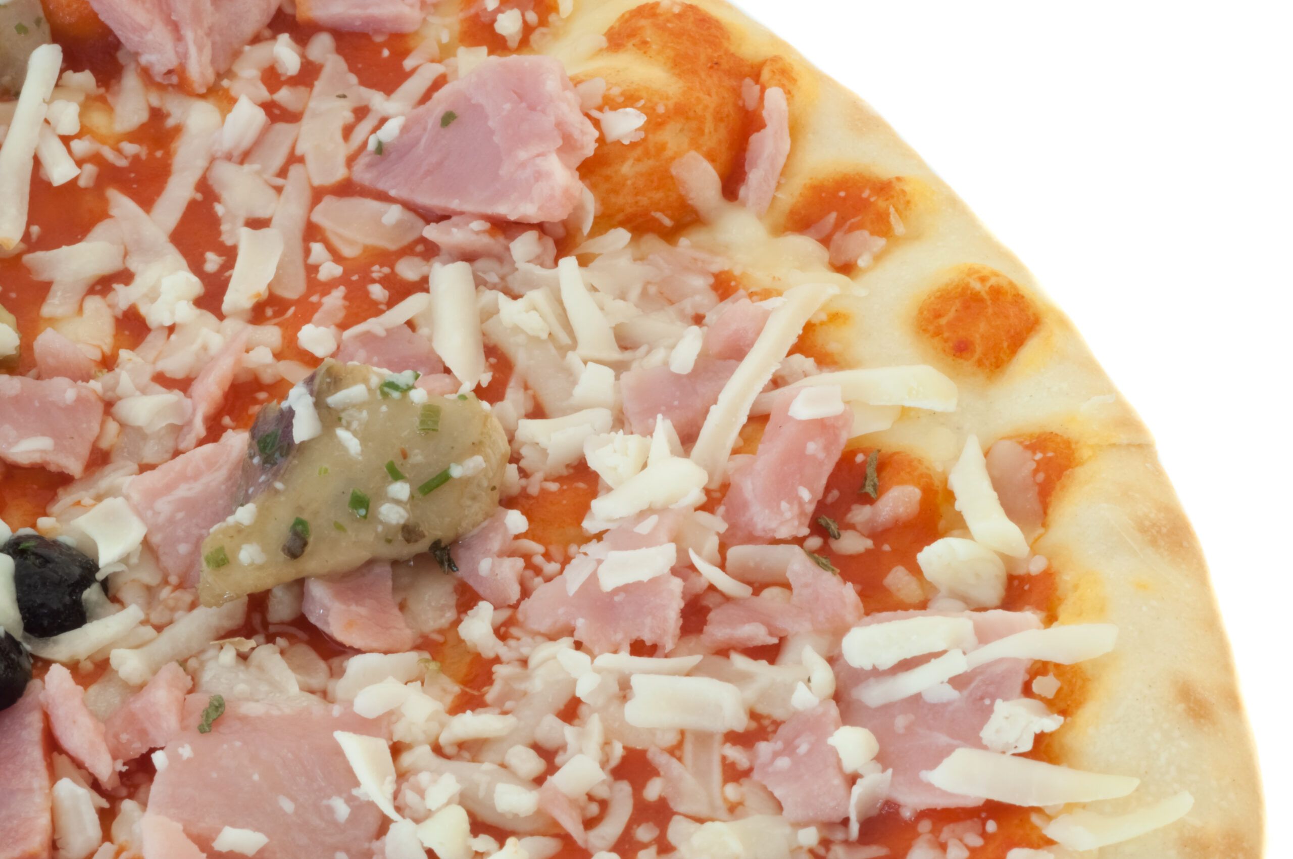 Pizza ricca con funghi e prosciutto
