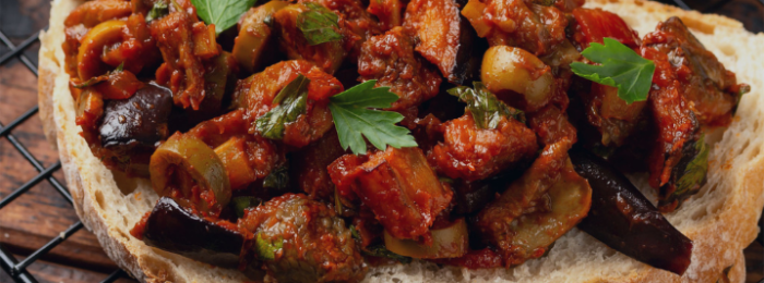 Crostini con caponata