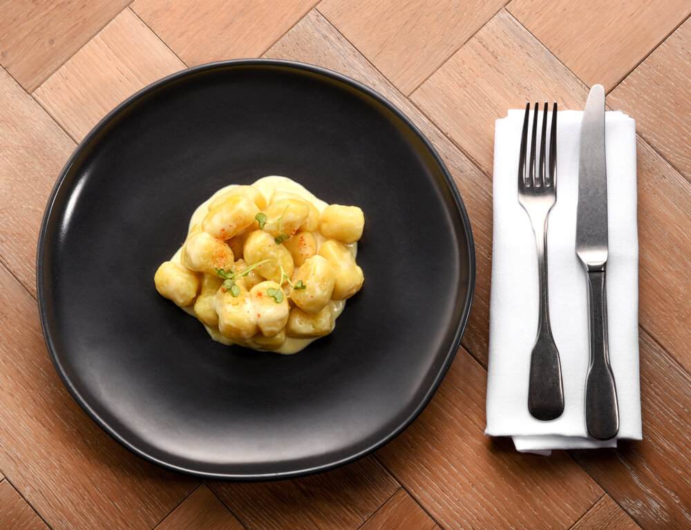 Gnocchi allo zafferano con funghi  