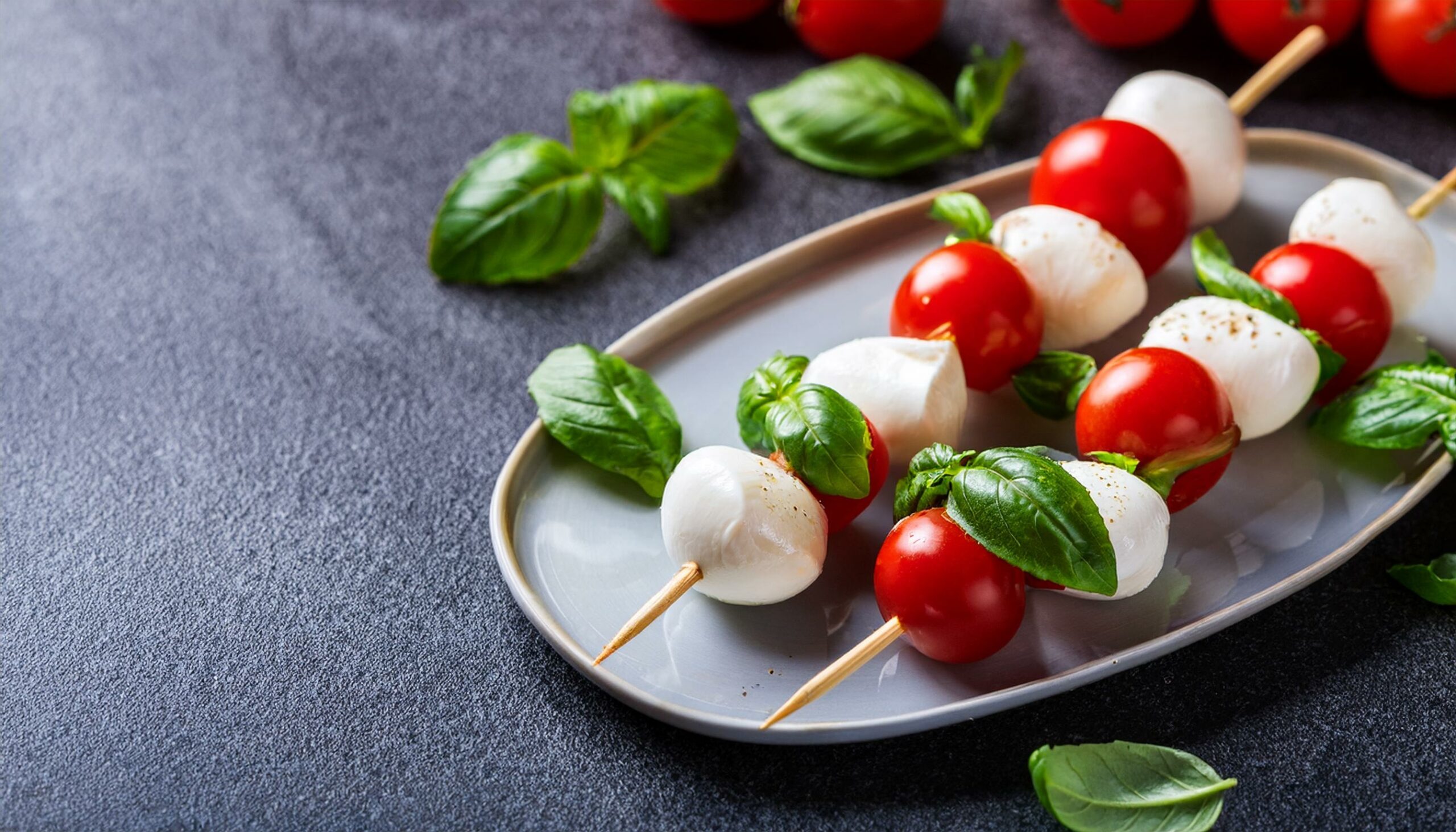 Spiedini di Ciliegie di Mozzarella e Pomodorini  